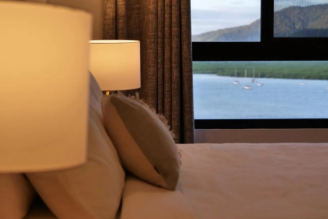 Luxury Oceanview Penthouse Cairns City Apartament