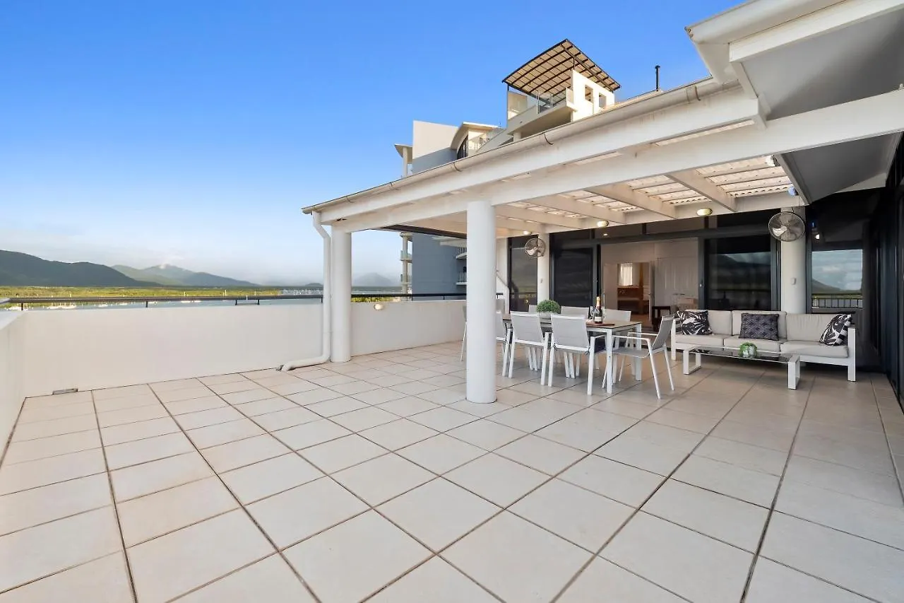 Luxury Oceanview Penthouse Cairns City